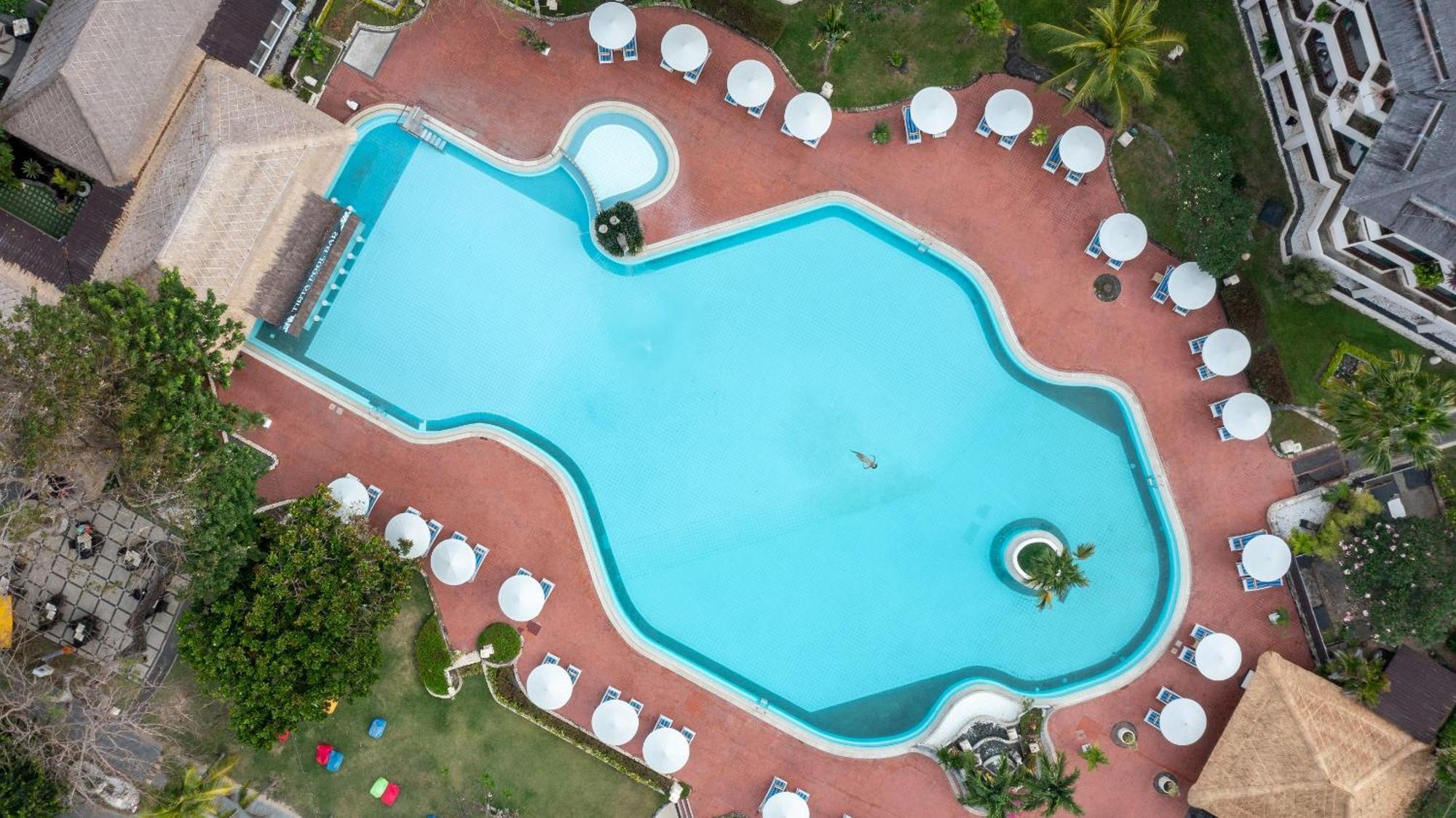 Prama Sanur Beach Bali מראה חיצוני תמונה Aerial view of a swimming pool