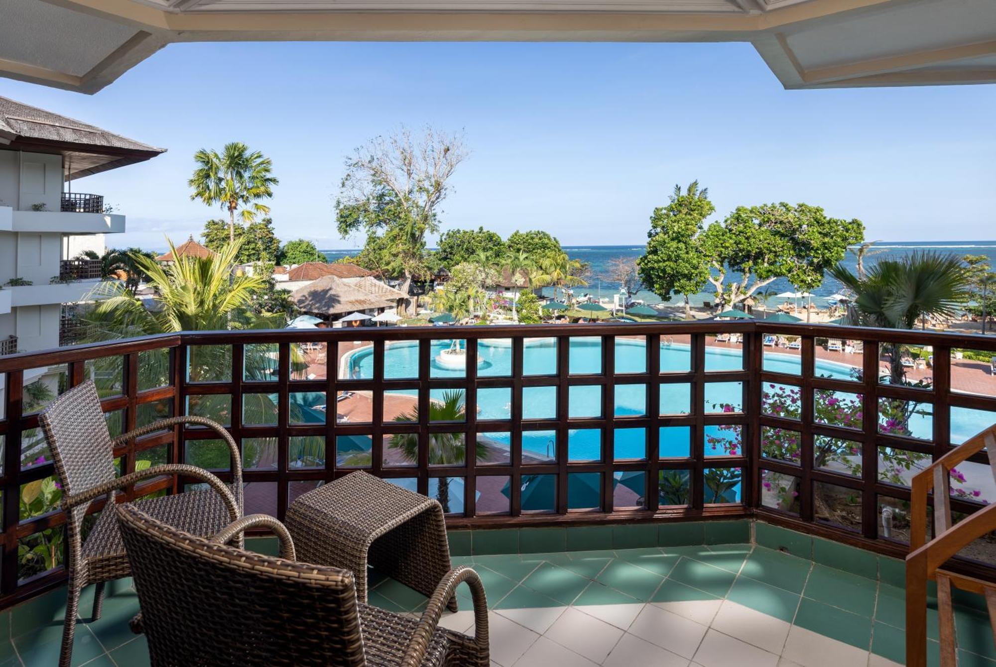 Prama Sanur Beach Bali מראה חיצוני תמונה Balcony of a hotel room