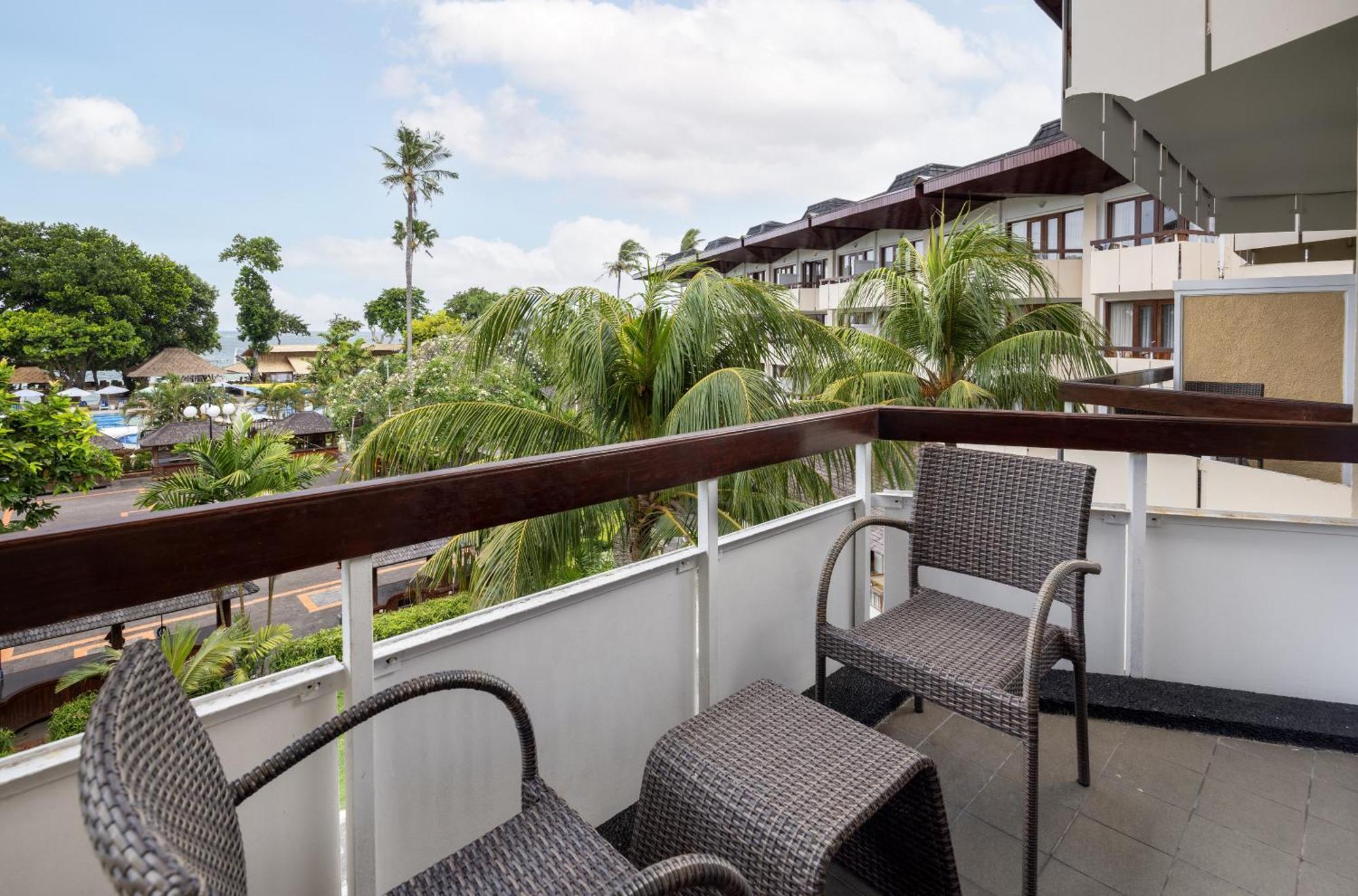 Prama Sanur Beach Bali מראה חיצוני תמונה A balcony